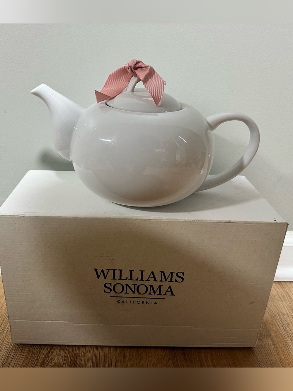 Williams Sonoma White Ceramic Teapot with Pink Bow Accent